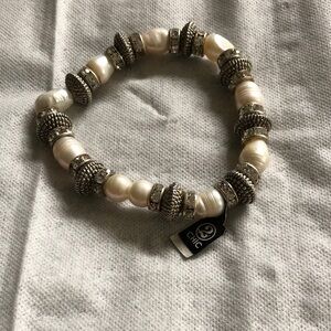 2 Chic Pearl and Silver Bracelet